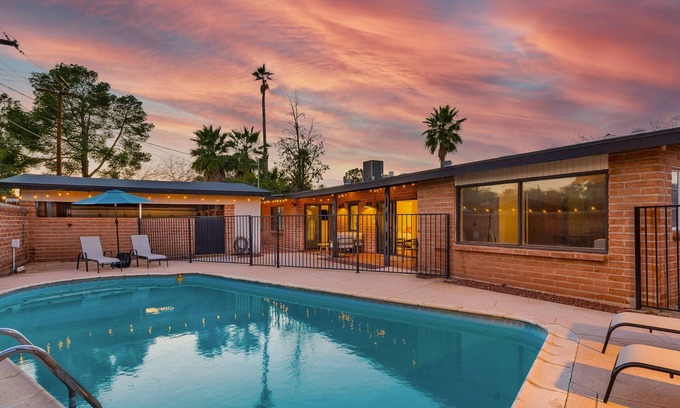 El Conquistador Estates House | ✰ NEW ✰ Sunset Flats - 4BR, Pool, BBQ, Minutes to UA