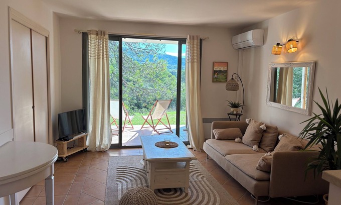 Saumane-de-Vaucluse Condo | (New) Superb apartment in Golf