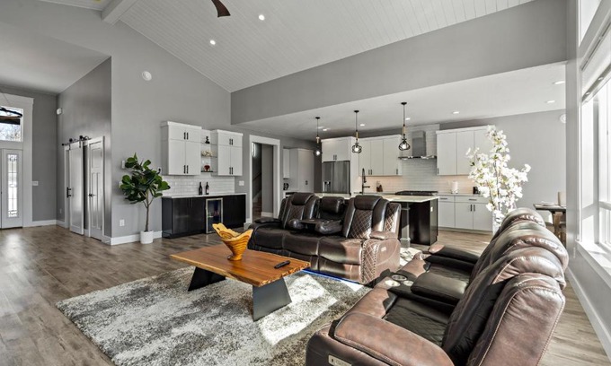 Fishhook House | *NEW!* The Deluxe Stay