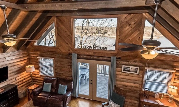 Inman Cabin | New! The Lake House - Cabin with Hot Tub