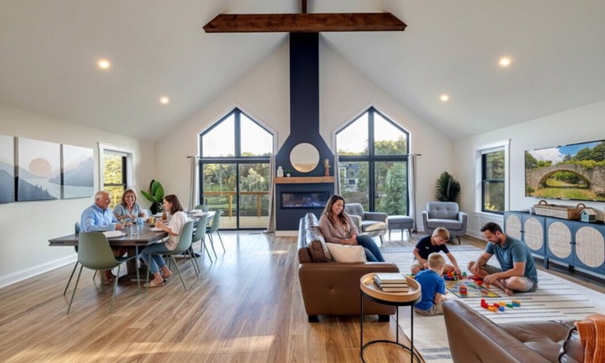 Long Pond House | NEW The Nordic Lakehaus| Hot Tub & Theater Room