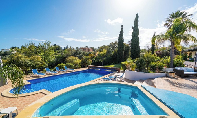 Funchal Villa | NEW! The Summer Villa 6-brm, 1km to Lagos, sea views, garden, salt pool, jacuzzi