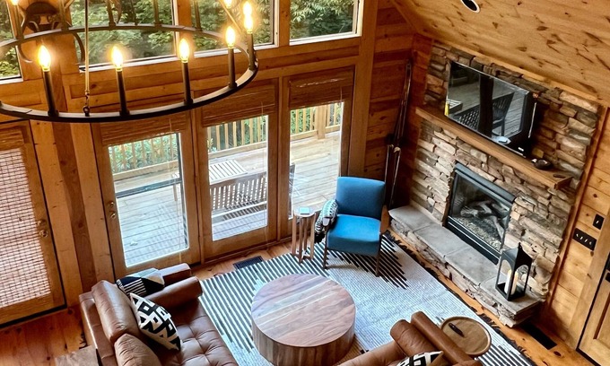 Sugar Mountain Cabin | New to VRBO Cozy Sugar Hill Cabin 2 min to the slopes