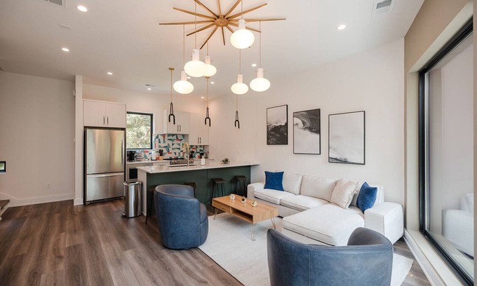 Wilmington House | NEW Townhome with TURF ROOFTOP and Games in Heart of Wilmington! Unit A