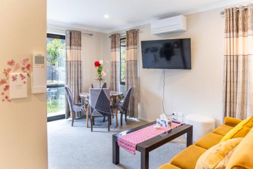 Pukekohe House | New two Bedroom house attached to main house