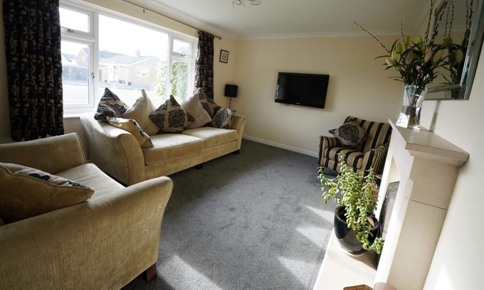 Burnham-on-Sea Cottage | NEW Unique 2BD Detached Bungalow Burnham-on-Sea