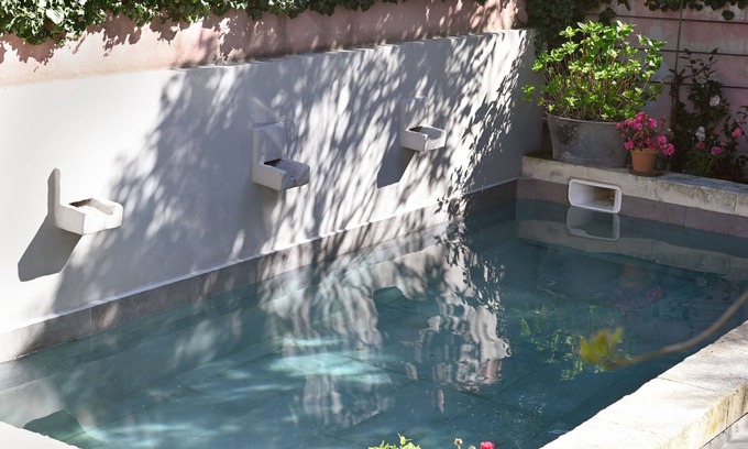 Chateauneuf-de-Gadagne Villa | New: Village House in a Mas
