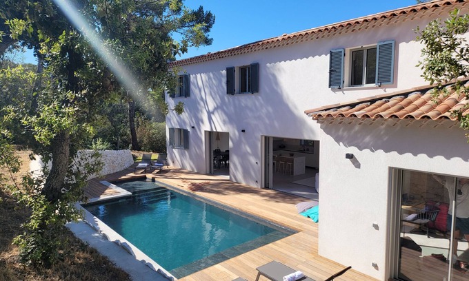 Le Brusc Villa | NEW VILLA in Le Brusc - Six Fours les Plages - swimming pool, 8 people, 5 bedrooms