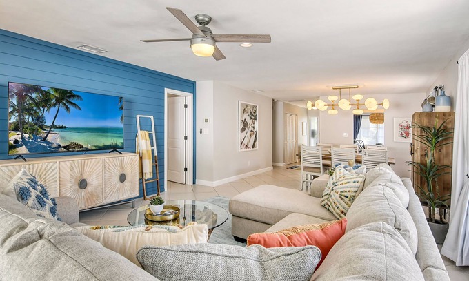 Siesta Key Villa | New Villa on Siesta Key! 2 Bedrooms with Pool, Dock, and Walkable to Beach!