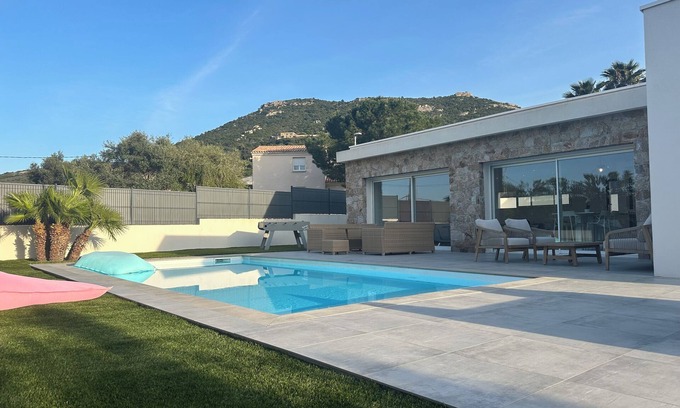 Calvi Villa | New villa with pool 3 bedrooms 140 m2 15 minutes walk from the beach