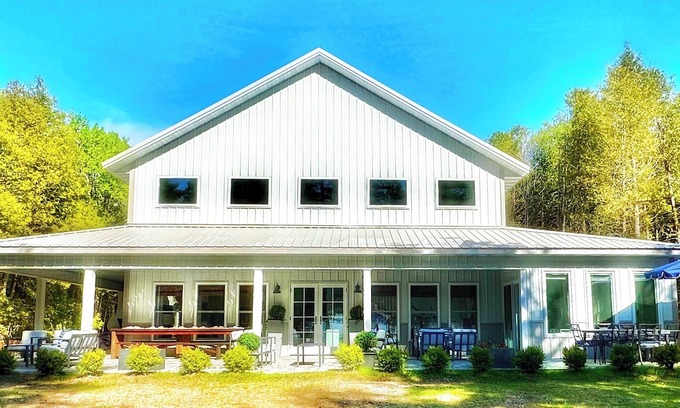 Sturgeon Bay House | New Waterfront 5 BR 4BT Barndominium. Still Availability For Fall ‘25,Summer ‘26