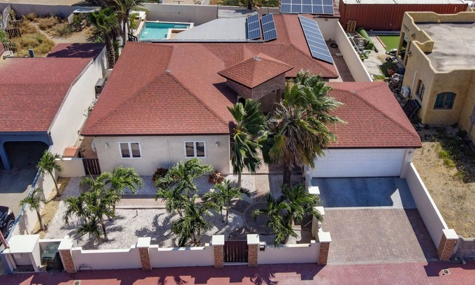 Kamay Villa | NEW! Welcome to Villa Albisa! 2 min from the beach!