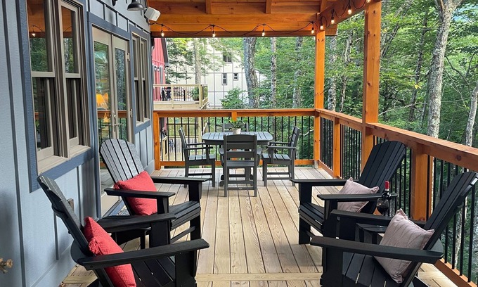 Beech Mountain Cabin | New with Mountain View’s and Fall Foliage