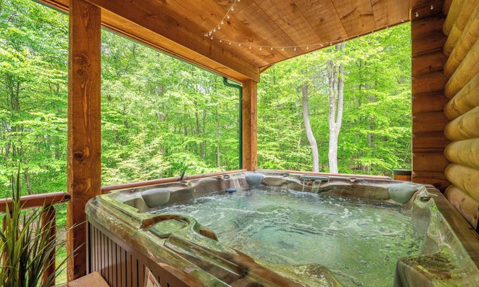 Oakland House | New! Woodsy Hideaway w/Hot Tub & Fire Pit