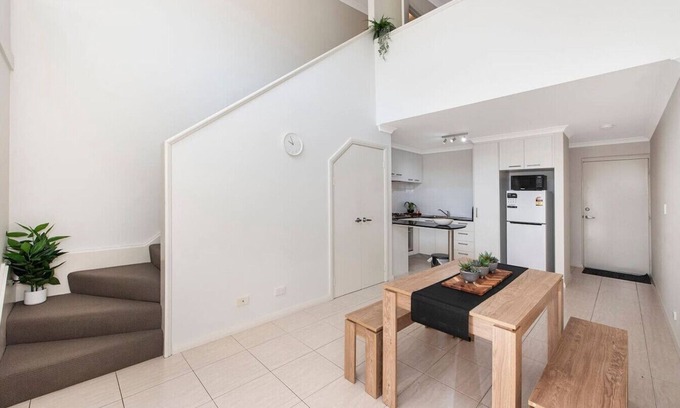 Mandurah Apartment | New York Loft 1-BR Apt | Free WiFi & A/C