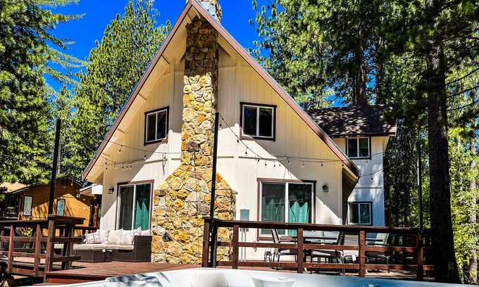 Arnold Cabin | ★NEW★3BR-Sleeps 12-Game Room-HOT TUB-Trail Access