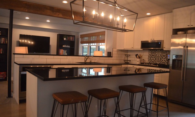 Union Pier House | Newer built cottage-short walk to beach