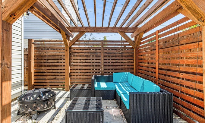 Eastside House | Newly Built Home w/ Private Large Yard and Parking by Lucky Savannah