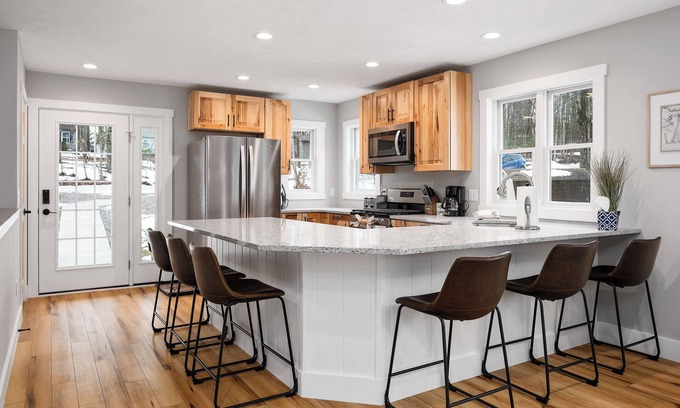 Lake Ann House | Newly built modern gem w/Sanford Lake access close to Traverse City & Dunes