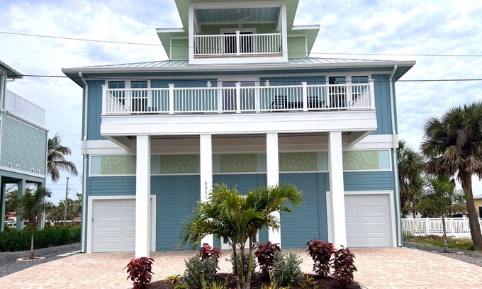 Mid Island House | Newly Built! Pool! Your perfect beach getaway! Gulf-Side, Beach!