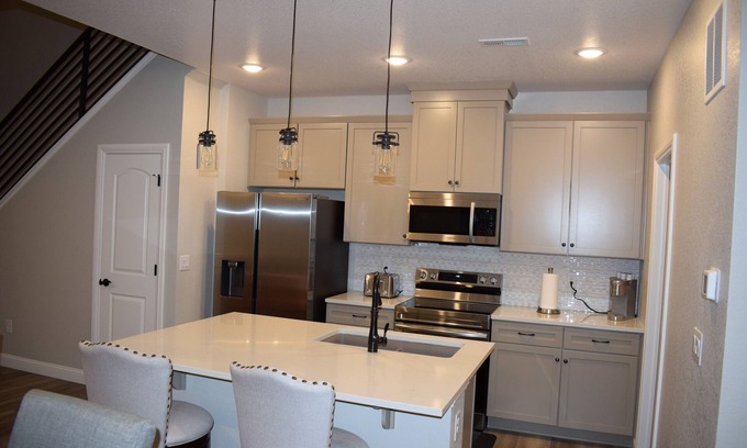 Cottonwood House | Newly built townhome-cozy and cute!