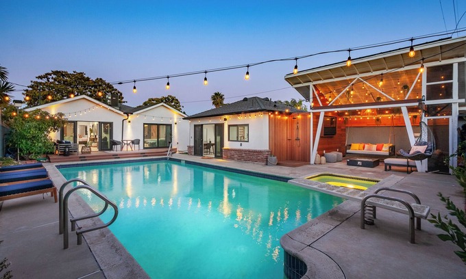 Westchester House | Newly Designed Home with Private Pool, Jacuzzi & Sauna. Close to LAX