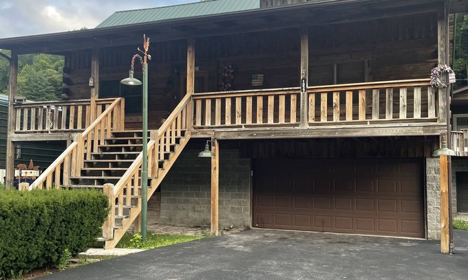 Chattaroy Cabin | Newly est. cabin close to trails, gas and great food!