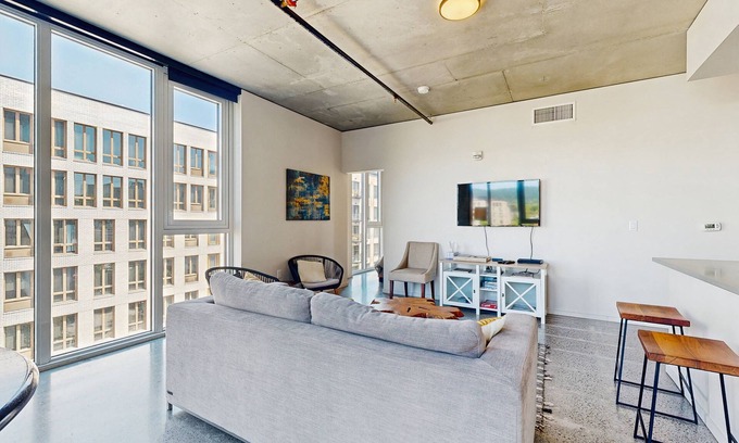 Uptown Condo | Newly Finished Nob Hill Condo w/Great Walkability and Central Location