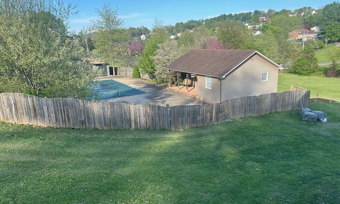 Tri-Cities Cottage | NEWLY FINISHED! Pool house cottage located in central Tricities of northeast TN
