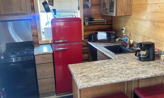 Tok Cabin | Newly listed modern studio Cabin Near Downtown Tok