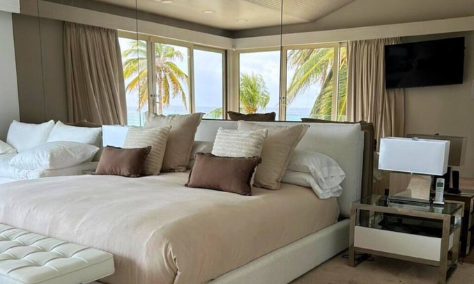 Arashi Villa | Newly Redecorated 2025 Oceanfront Villa—Malmok Beach, Aruba. Sleeps 18!