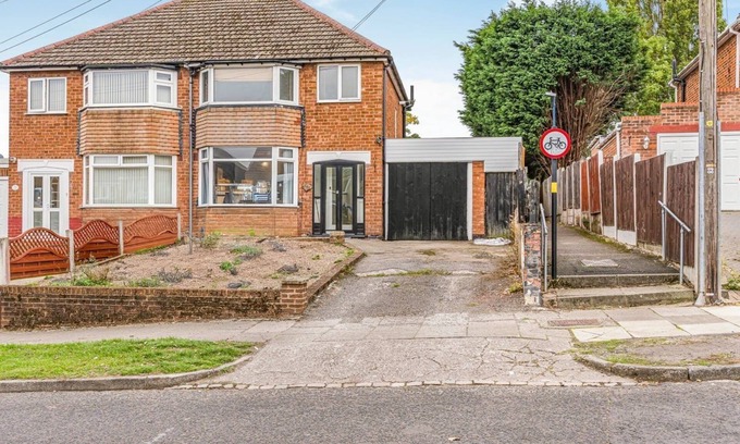 Yardley House | Newly refurbished, spacious 5 bed house