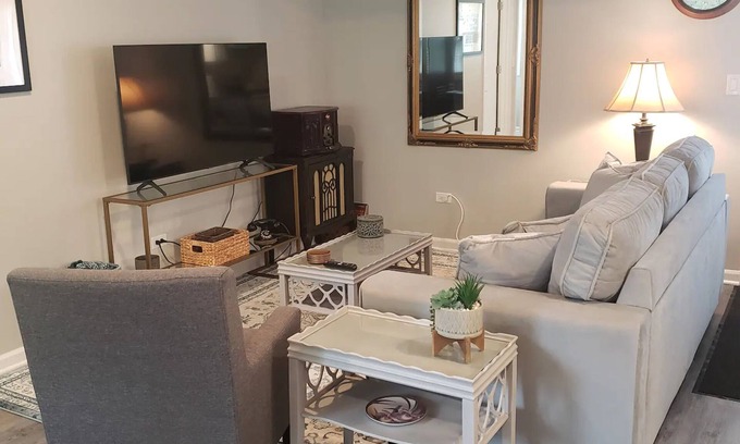 Barrington House | Newly Remodeled 2BR 2BA Home ★ Close to Barrington