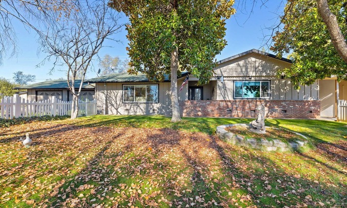 Sonora House | Newly remodeled 3 bedroom home with back yard and parking.
