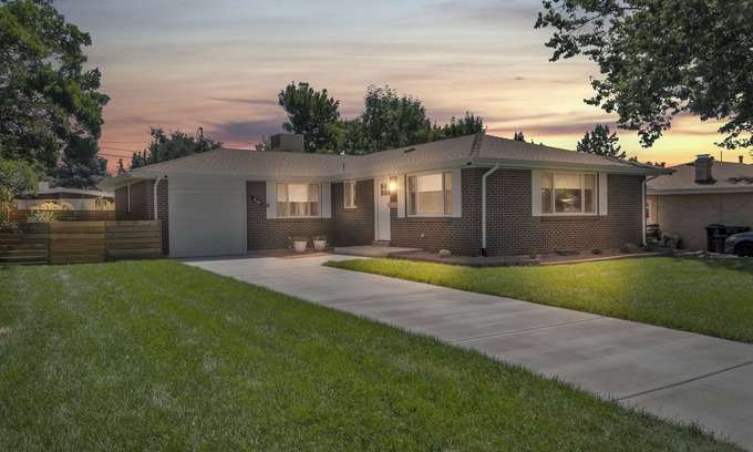 Alta Vista Area House | Newly remodeled 5-bedroom house 1.8 mi to Old Town Arvada Hot Tub, AC