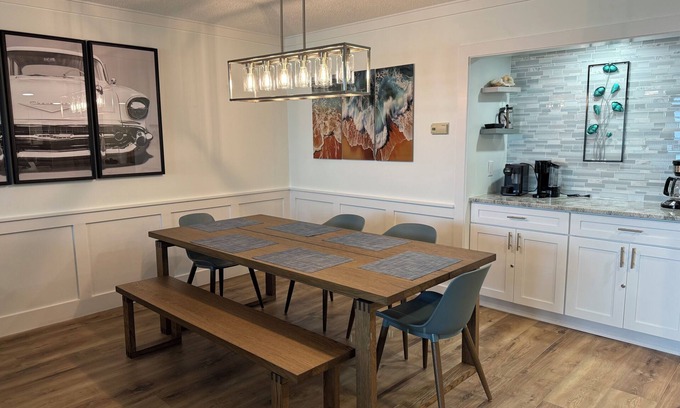 Holiday Isle Condo | 🌴 Newly Remodeled Gulf-Front Condo 🌊 | Sleeps 8 | Stunning Views