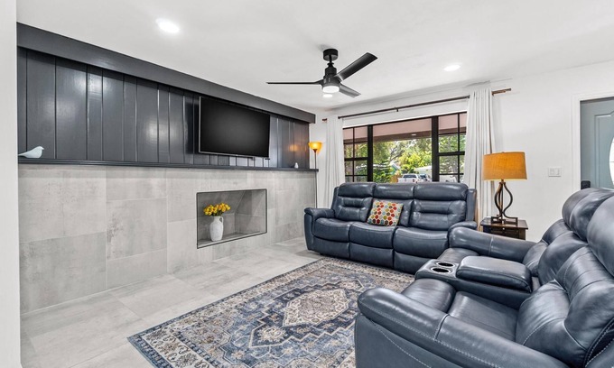 Madeira Beach Villa | Newly remodeled-minutes from the beach