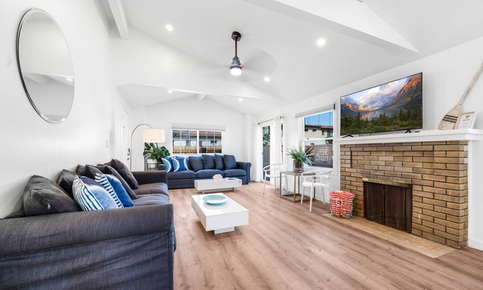 Ocean Beach House | NEWLY REMODELED OCEAN BEACH STUNNING HOME PARKING/FIREPIT/BBQ - SLEEPS 12