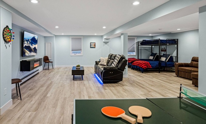 Littleton House | Newly Remodeled, Sleeps 12, Quiet neighborhood near it ALL, Pet Friendly