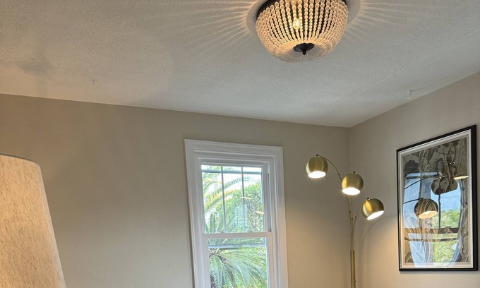 Jacksonville Beach Cottage | Newly renovated 2+ bedroom/1+ bath Cottage blocks from the beach