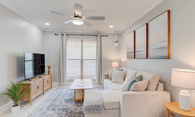 Florida North Atlantic Coast Condo | Newly Renovated 1 King Bed Condo, Your All-Inclusive Travel Haven