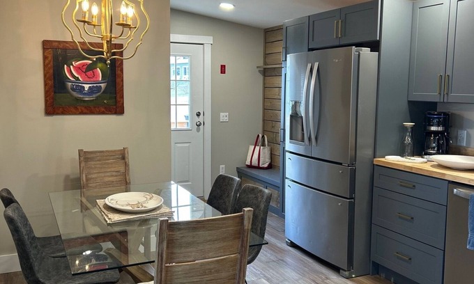 Colchester Cottage | Newly Renovated 2-bedroom cottage in Colchester with Beach Access, WiFi, AC