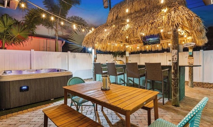 Santa Barbara Estates House | Newly renovated 3 bedrooms near the beach hot tube