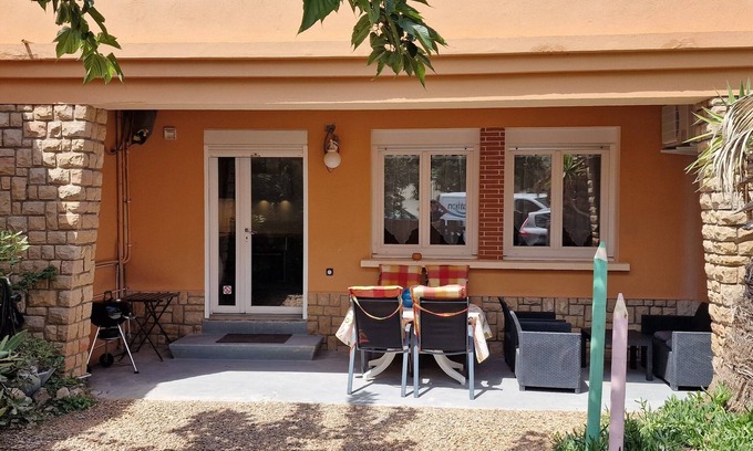 Portiragnes-Plage Apartment | Newly renovated air-conditioned apartment - only 100 m from the beach.