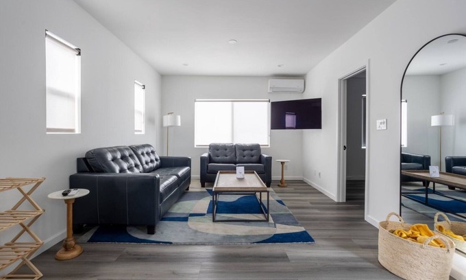 Los Angeles House | NEWLY RENOVATED BUNGALOW WITH FREE PARKING ON SITE