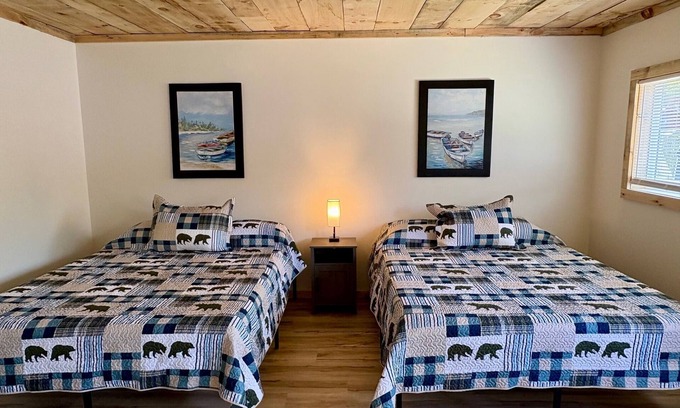 Oscoda Cabin | NEWLY RENOVATED! Cozy cabin with WiFi and AC in charming Oscoda