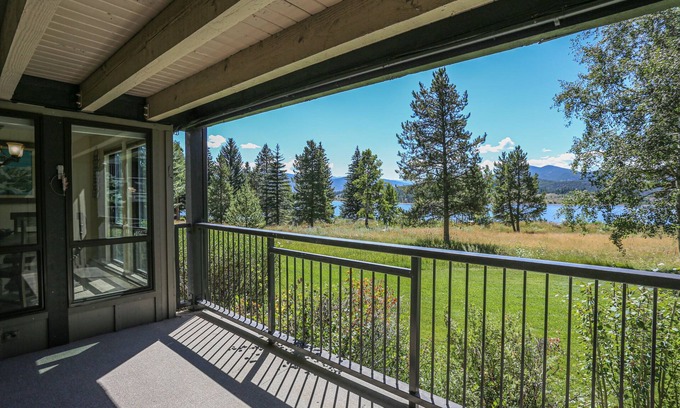 Dillon Condo | Newly Renovated Cozy Waterfront Condo on Lake Dillon!