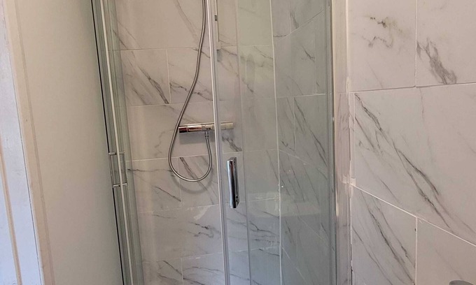 Erith Bed & Breakfast | Newly renovated house in a very calm location and near station