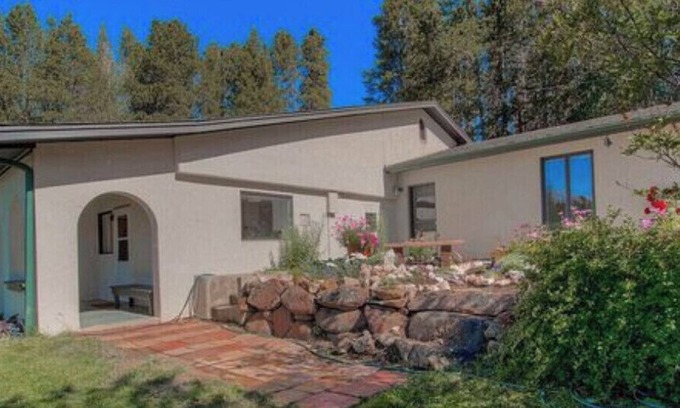 Twin Lakes House | Newly-Renovated House on 30+ Acres!