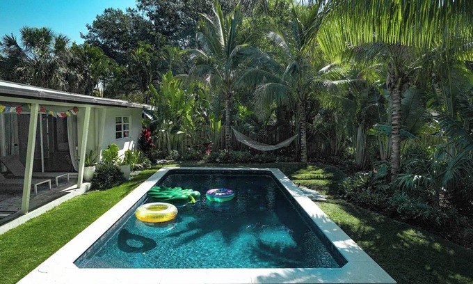 Fort Myers House | Newly Renovated Mid-Century Getaway with Pool